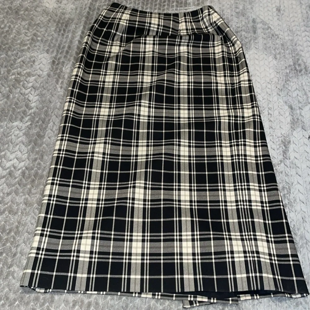 Andrea Viccarro maxi plaid wrap skirt.  Size 6.  Black, Cream, Tan. Lined.